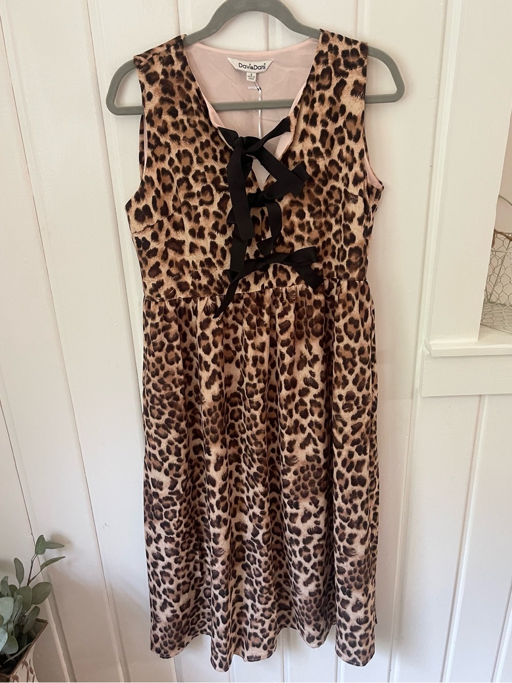 Davi & Dani Leopard Print Midi Dress